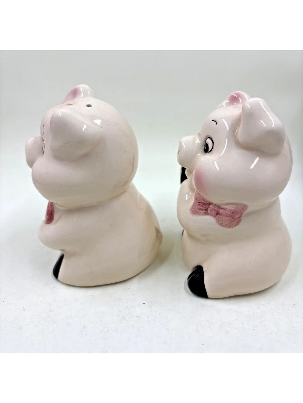 Pigs in Love Salt and Pepper Shaker Set Gloss Finish Farm Animal 3.5”